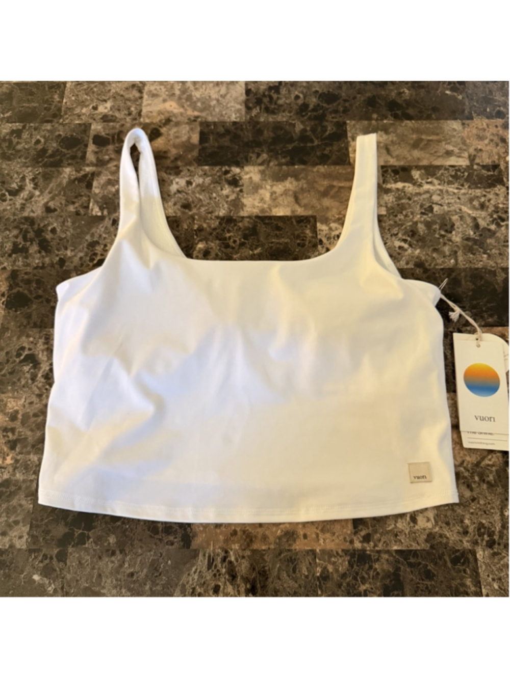 VUORI DAILY CROP BUILD IN BRA WHITE COLOR SIZE XL